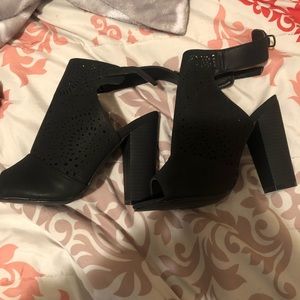 Shoedazzle Size 8 Booties